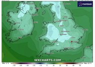 随着新年前气温骤降至零下2摄氏度，英国的天气图变成了蓝色